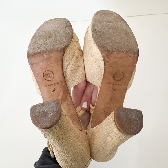 Chanel Gold Cap Toe CC Raffia Slingback Pumps EU 38 - Picture 5 of 6